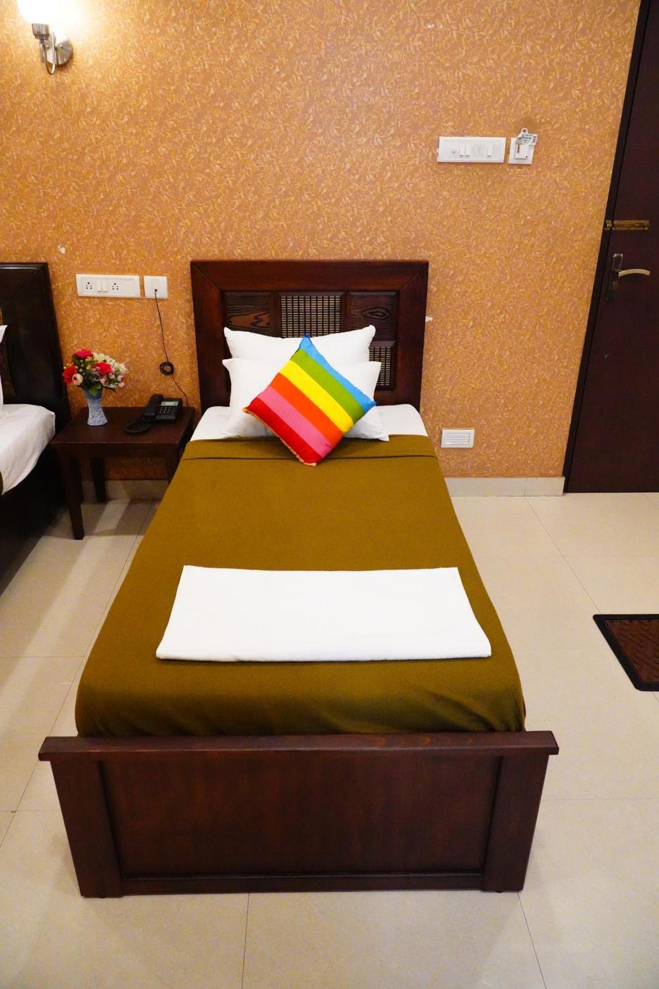 Vinayagam Residency Hotel Arcot Exterior photo